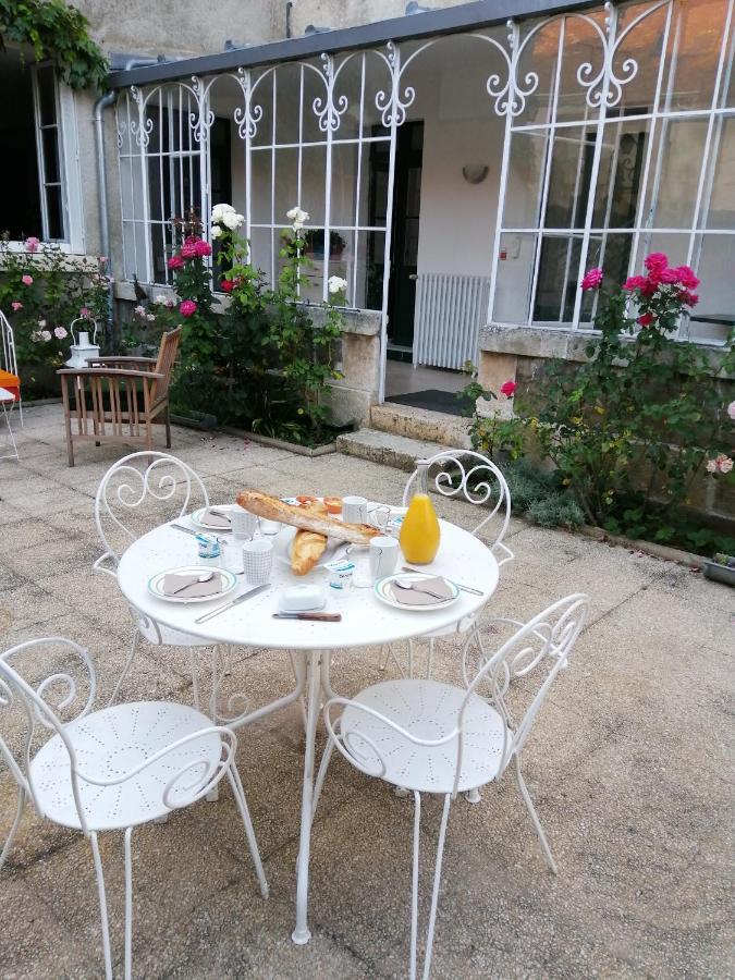 Le Relais Des Roses- Chambres D'Hotes Vatan Ngoại thất bức ảnh