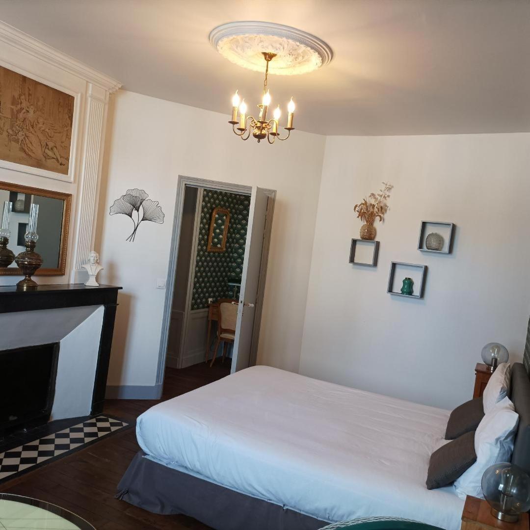 Le Relais Des Roses- Chambres D'Hotes Vatan Ngoại thất bức ảnh