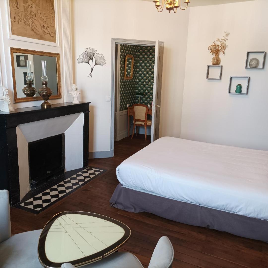 Le Relais Des Roses- Chambres D'Hotes Vatan Ngoại thất bức ảnh