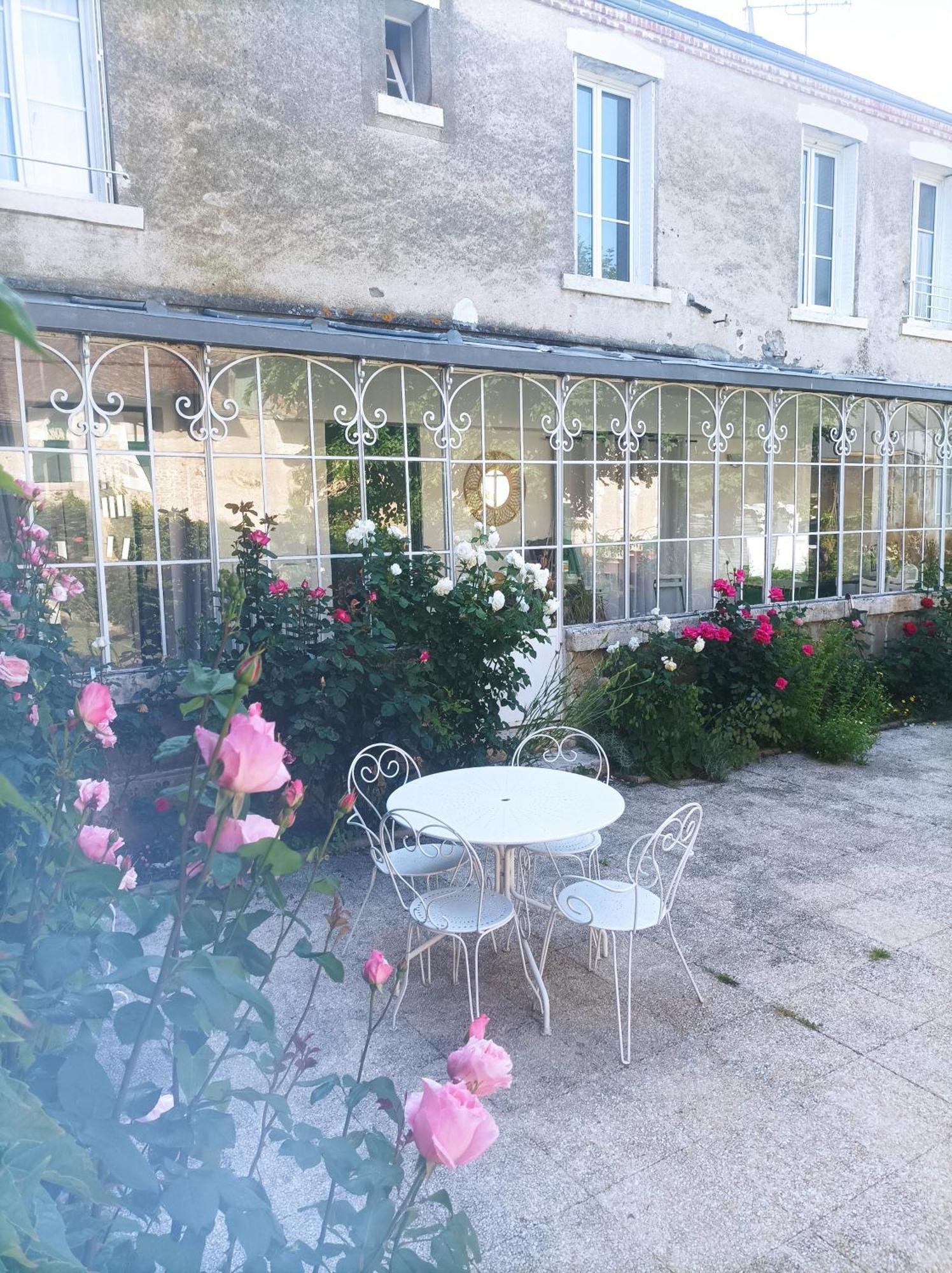 Le Relais Des Roses- Chambres D'Hotes Vatan Ngoại thất bức ảnh